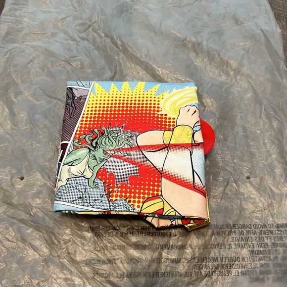 MAC WONDER WOMAN BOLD BABE TOTE - Picture 7 of 8